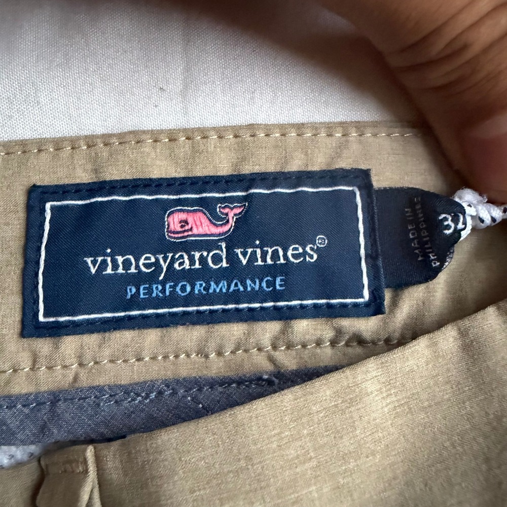 Vineyard Vines Performance Golf Shorts Mens 32 Khaki Tan Flat Front - Picture 2 of 7
